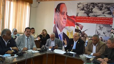 عمال مصر يطالب الاتحادات المحلية بالتواصل الدوري مع الروابط العمالية