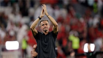 محبط والأسود قتلوا طموحه.. إنريكي يحدد مستقبله بعد إقالته من تدريب إسبانيا