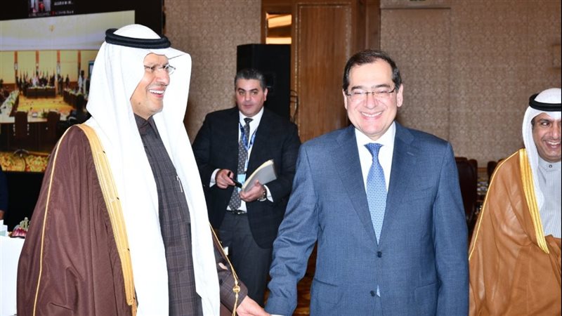 وزير البترول خلال
