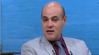 رئيس لجنة التصنيع الدوائي يحذر من ممارسات شائعة أثناء تناول العلاج (فيديو)