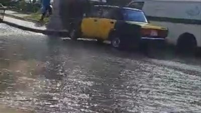 كسر ماسورة مياه وسط الإسكندرية وغرق الشوارع الحيوية |صور