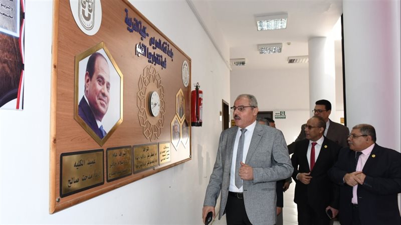 جانب من الافتتاح،