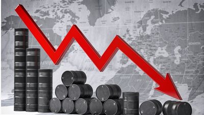 تراجع أسعار النفط بعد زيادة مفاجئة في مخزونات الخام الأمريكية