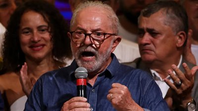 الرئيس البرازيلي يفرض حالة الطوارئ في البلاد عقب اقتحام البرلمان (فيديو)