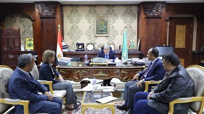 محافظ المنيا يبحث إجراءات تنفيذ محطات الخط الثاني للقطار فائق السرعة