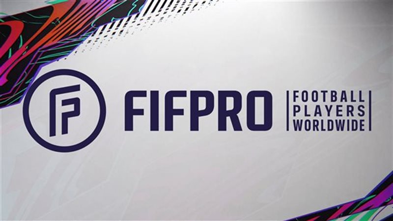 لاعب كرة قدم يواجه