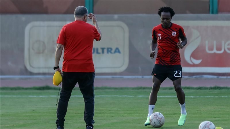 بيرسي تاو لاعب الأهلي