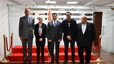 وزير الرياضة يستقبل رئيس الاتحاد الدولي للإسكواش (صور)