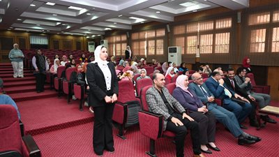 ندوة بآداب الفيوم لتنمية روح العمل التطوعي لدى الشباب (صور)