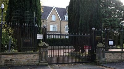 بكين تستدعي 6 دبلوماسيين بريطانيين للتحقيق في التعدي على محتجين أمام قنصليتها بمانشستر