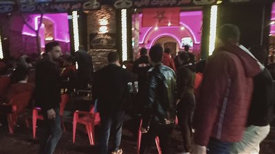 تزايد إقبال المواطنين على المقاهي والكافتريات في الإسكندرية لتشجيع المنتخب المغربي