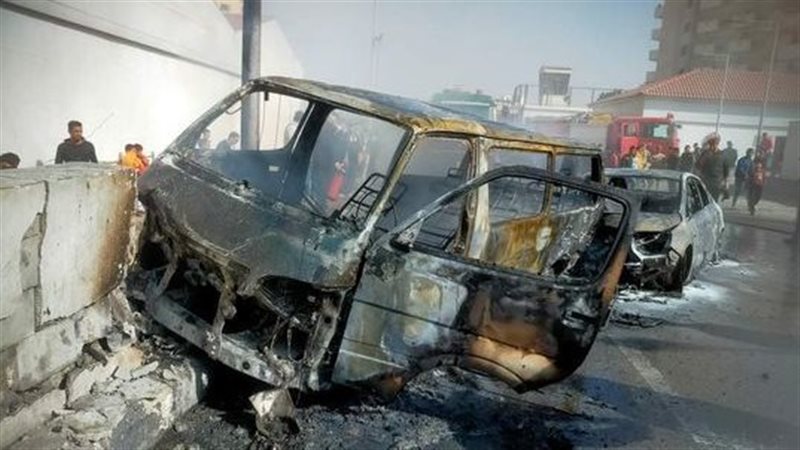 احتراق سيارتين بمحور