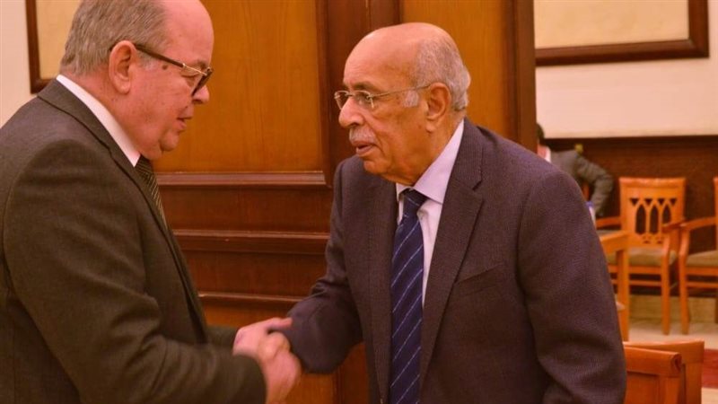 مفيد شهاب يقدم واجب