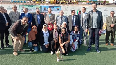 رئيس جامعة بنها يكرم الفائزين في مسابقة دوري الصفوف الدراسية 