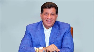 الخبير السياحي أشرف شيحة يشيد بتعامل الحكومة مع ملف العمرة