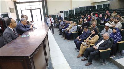 محافظ المنيا يعقد لقاء جماهيريًا لخدمة المواطنين