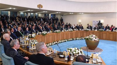 مدبولي يحضر حلقة نقاشية حول أهداف المرحلة الثالثة لاستراتيجية مكافحة الفساد