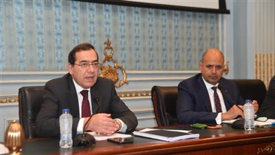 وزير البترول يكشف تطورات تحويل السيارات للعمل بالغاز الطبيعي