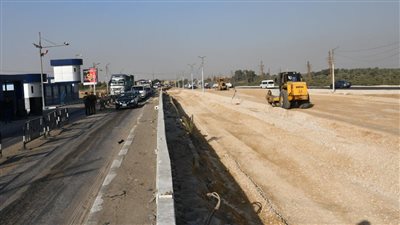 محافظ الفيوم يتفقد تطوير ورصف بعض طرق المحافظة