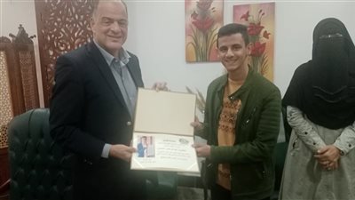 وكيل تعليم الإسماعيلية يكرم الخامس على الجمهورية في المشروع الوطني للقراءة