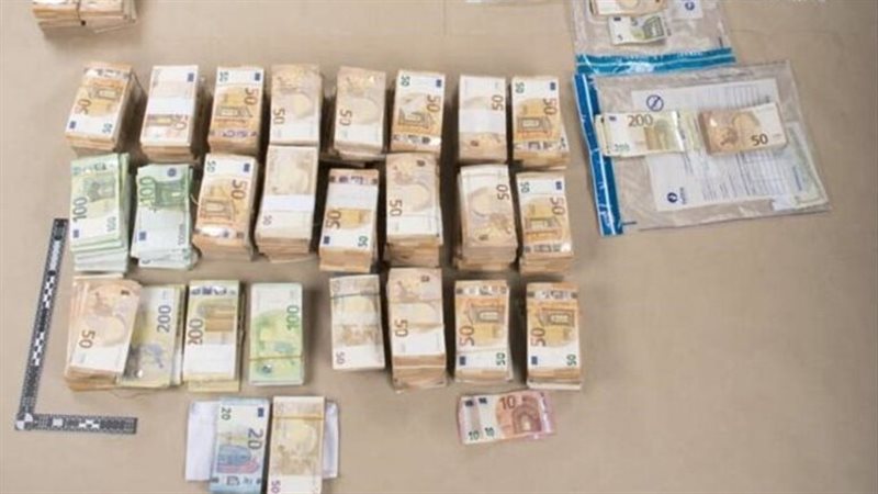 حقيبة الأموال، فيتو