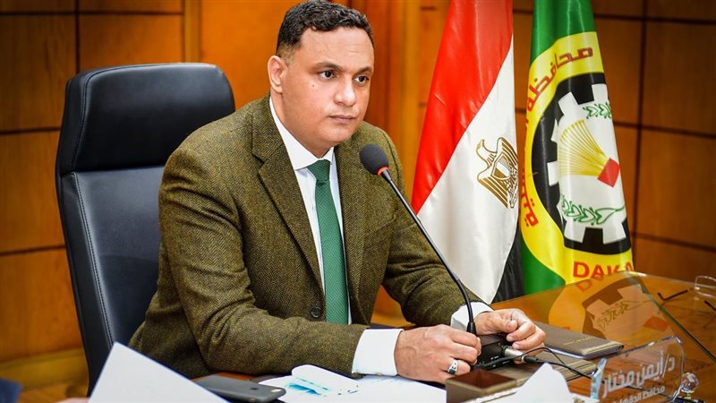  الدكتور ايمن مختار
