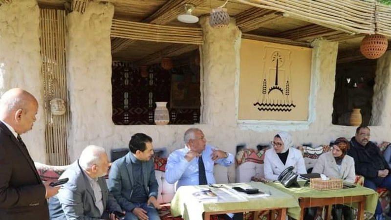 لقاء محافظ الوادى