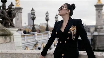 غادة عبد الرازق تغسل أحزانها بعد الطلاق بجلسة تصوير 