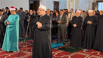 وزير الأوقاف يؤدي صلاة الجمعة من مسجد العوام بمرسى مطروح (صور) 