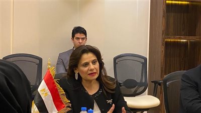 سها جندي تختتم زيارتها للإمارات بلقاء وزير الموارد البشرية