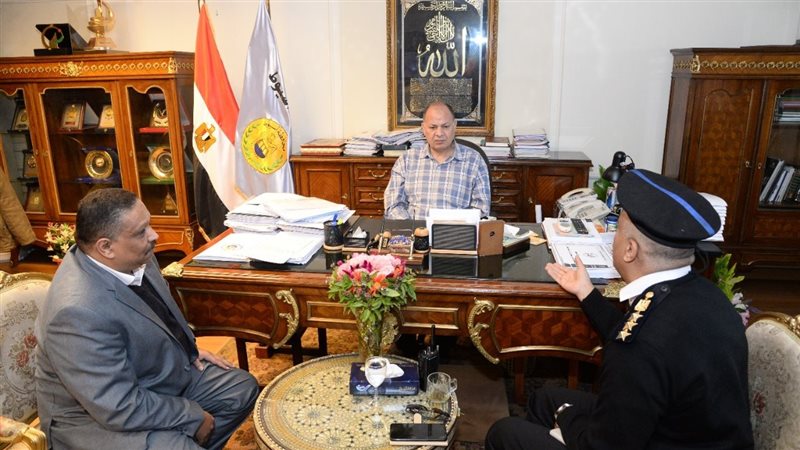 اجتماع محافظ أسيوط،