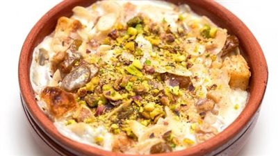 للتحلية والتدفئة في الشتاء طريقة عمل طاجن أم علي (فيديو)