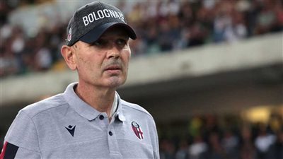 وفاة مدرب بولونيا الإيطالي بعد صراع مع المرض