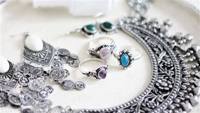 تفسير حلم الفضة في المنام وعلاقته باستقرار الحياة الزوجية 