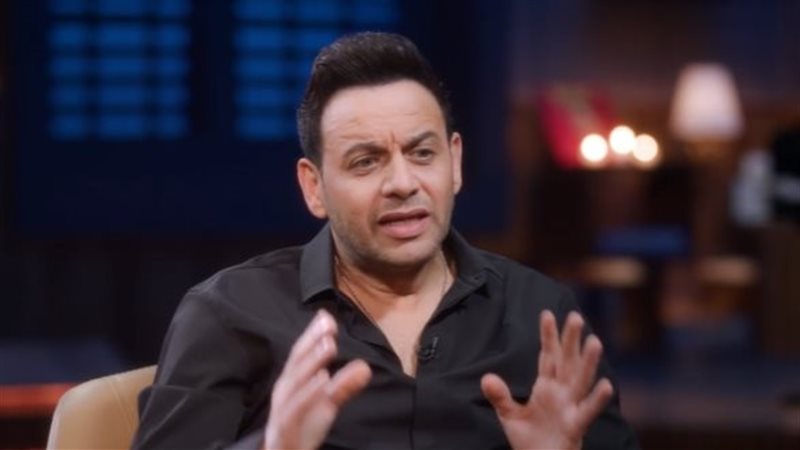 الفنان مصطفى قمر،