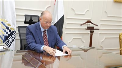 محافظ القاهرة يهنئ البابا تواضروس والأساقفة الأرثوذكس بعيد الميلاد 