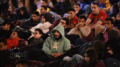 إقبال كبير من الجالية المغربية والمصريين على مشاهدة مباراة المغرب وكرواتيا بـ 6 أكتوبر (صور) 