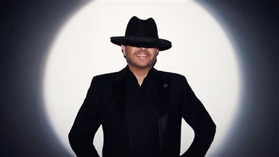 هاني شاكر يظهر بـ لوك جديد ويكشف عن مفاجأة لجمهوره