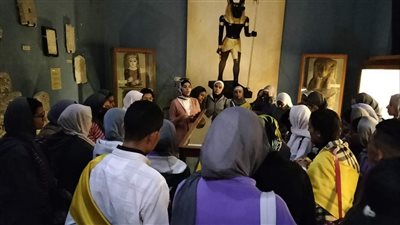 إقبال من مدارس الإسماعيلية لزيارة متحف الآثار وتعليم الطلاب كتابة الأسماء الهيروغليفية (صور) 
