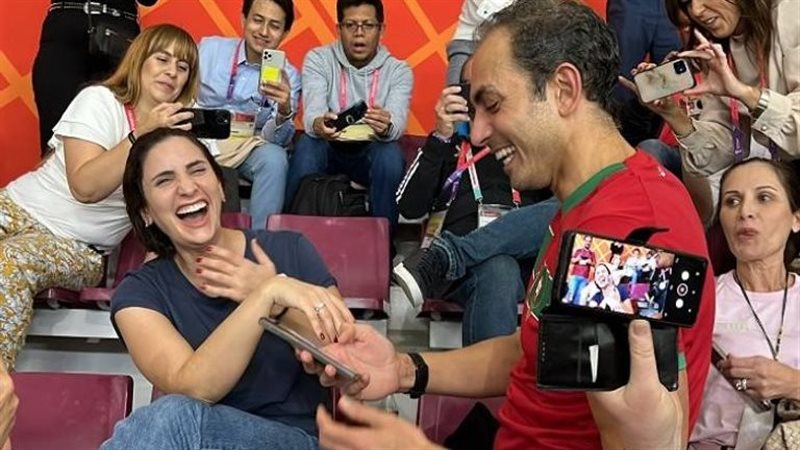 مشجع يطلب فتاة للزواج