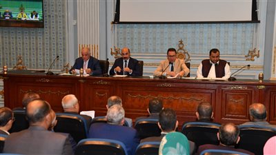 محافظ أسوان يطالب بحسم مشكلة تعدد جهات الولاية علي بحيرة ناصر