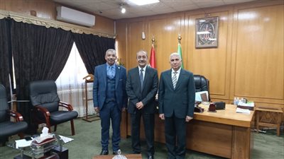 محافظ الإسماعيلية يستقبل رئيس الاتحاد المحلي لنقابات العمال