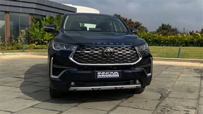 تويوتا تطلق سياراتها Innova HyCross (صور)
