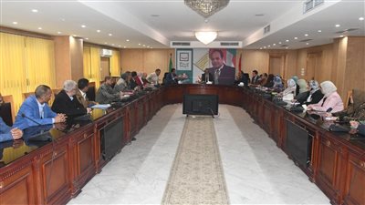 محافظ الفيوم يشكل لجانا فنية لمتابعة العمل بالمدارس 