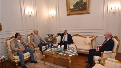 وزير الإسكان يبحث التعاون المشترك مع نظيره الفلسطيني 