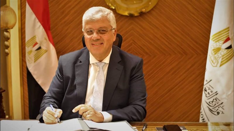 الدكتور أيمن عاشور
