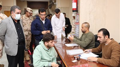 توقيع الكشف الطبي على الطلاب ذوى الهمم بجامعة المنوفية لإنهاء موقف التجنيد
