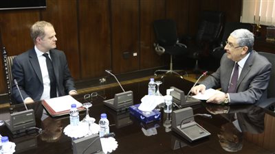 وزير الكهرباء لسفير بريطانيا: نجحنا في إضافة 30 ألف ميجا وات للشبكة الكهربائية 