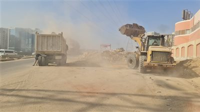 حملة لرفع تراكمات مخلفات بناء الطريق الدائرى بالمعادي