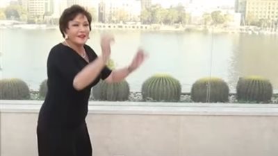 لبلبة ترقص الكلاكيت وتؤكد: نفسي أعمل دور شريرة (فيديو)